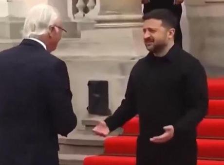 İsveç Kralı Carl Gustaf, 18 yıl aradan sonra Ukrayna’ya gerçekleştirdiği