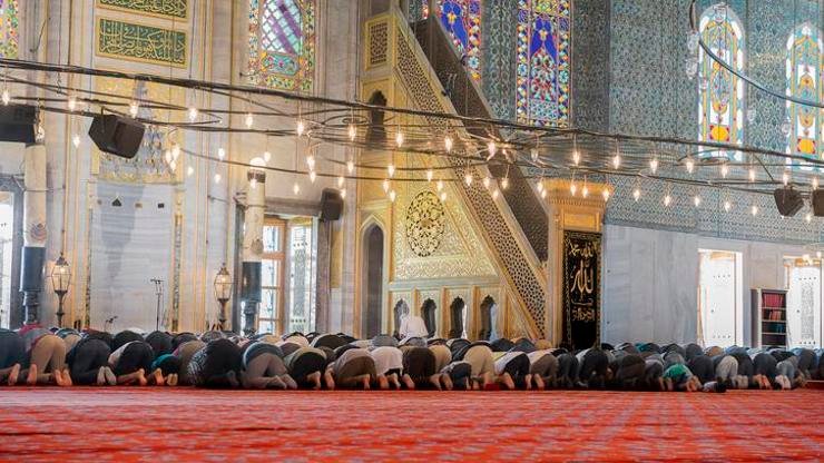 Kaynak:Cnnturk.com Cuma günü ibadetini yerine getirmek isteyen Müslümanlar, yaşadıkları ile