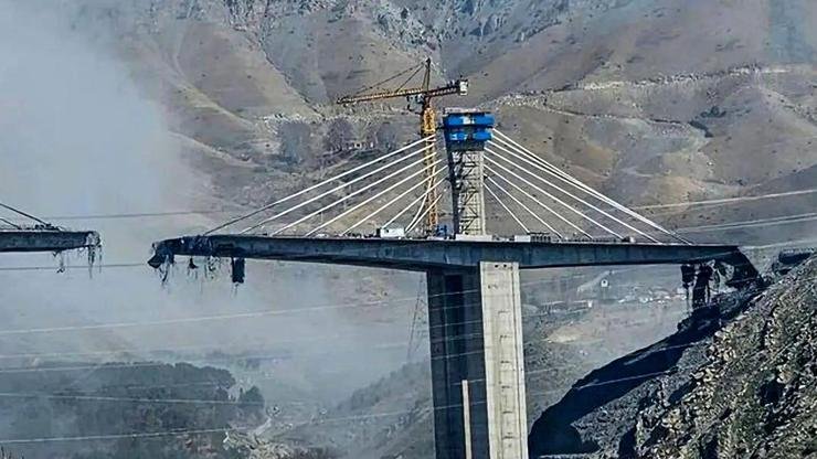 Kaynak:AA İran basınına göre, B1 Köprüsü’ne yönelik ilk saldırıda iki