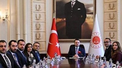 Bakanlıktan yapılan açıklamaya göre, Gürlek, Türk Hukuk Enstitüsü heyetini kabul