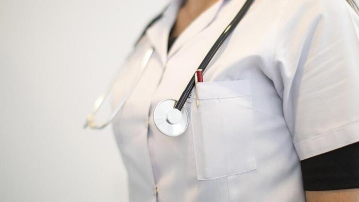 Aile hekimliğinde hizmet standartları yeniden belirlendi Kaynak:AA Bakanlıktan yönetmeliğe ilişkin yapılan bilgilendirmeye göre, yönetmelikte yer alan