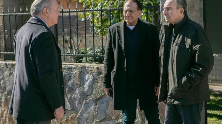 ARKA SOKAKLAR 744. BÖLÜM FULL İZLE: Arka Sokaklar 744. bölüm kesintisiz izleme linki Kaynak:Cnnturk.com Arka Sokaklar dizisinde heyecan dolu bir bölüm daha sona