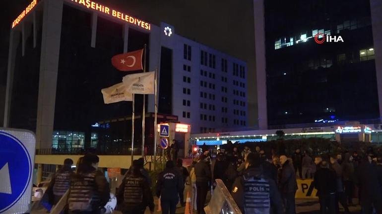 Kaynak:CNN TÜRK Ataşehir Belediyesi’ne yönelik soruşturma kapsamında, Belediye Başkanı Onursal