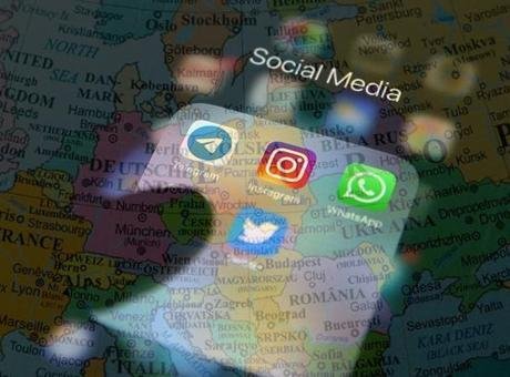 Sosyal medyada uygunsuz içeriklere maruz kalmaları, bağımlılık riski ve ruh