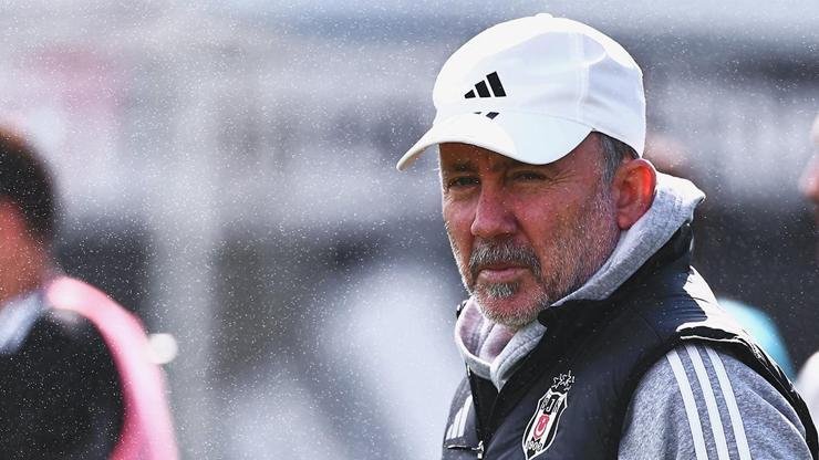 Beşiktaş, Fenerbahçe derbisi mesaisini sürdürdü Kaynak:İHA BJK Nevzat Demir Tesisleri‘nde basına kapalı yapılan idman, yaklaşık