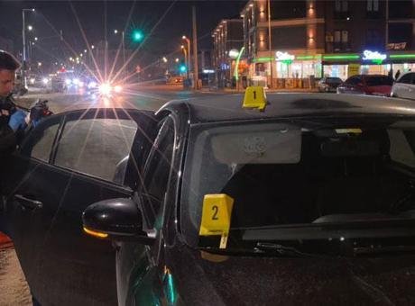 Bursa’nın İnegöl ilçesinde seyir halindeki bir araca yorgun mermi isabet