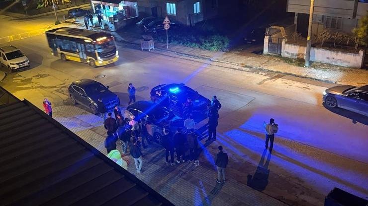 Bursa’da sopalı kavga: 3 yaralı Yavuz YILMAZ/ İNEGÖL(Bursa), (DHA)- BURSA’nın İnegöl ilçesinde iki grup arasında