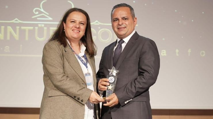 Bu yıl 18’incisi düzenlenen “İAÜ İletişim Ödülleri“nde 55 bin öğrencinin