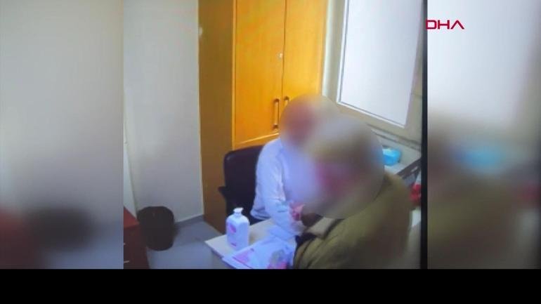 Hastalarından rüşvet alan doktorlar güvenlik kameralarına an bean yansıdı. Suçunu