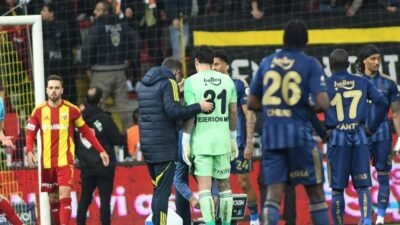 Ederson’a yabancı madde atan şahıs tespit edildi! İşte cezası… Cumartesi akşamı Kayserispor ile deplasmanda oynadıkları maçta kalecileri Ederson’a tribünlerden