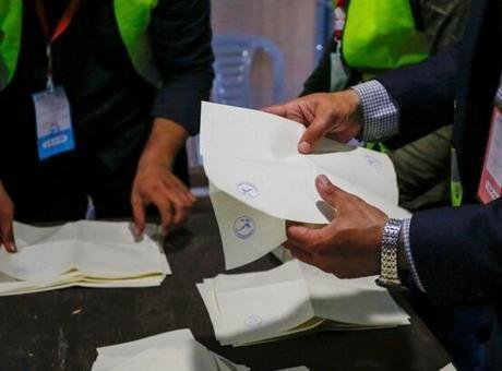 Merkez Seçim Kurulundan yapılan açıklamada, sandıkların kapanmasının ardından sayım işlemlerinin