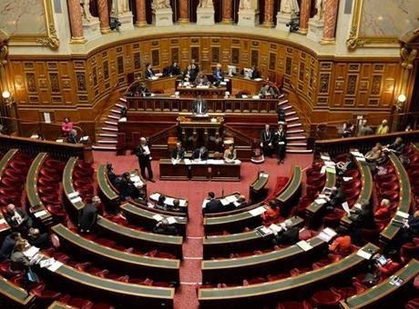 Fransız Senatosu kabul etti: 15 yaşından küçüklere kısmi sosyal medya yasağı Paris’teki Senato Genel Kurulu’nda 15 yaşından küçüklere sosyal medya yasağı