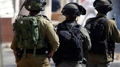 İsrail ordusu, Batı Şeria’da Filistinlilere ait bir ev ile ticari işletmeyi yıktı Yerel kaynaklardan alınan bilgiye göre, İsrail askerleri buldozer ve askeri