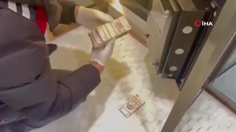 Kaynak:CNN TÜRK İzin almadan altın üretme, sertifikasız piyasaya sürme. İş