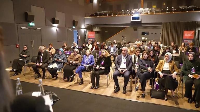 Kaynak:CNN TÜRK KADEM’den kadın yatırımcılara girişim desteği yapıldı. Girişimciler İstanbul’da