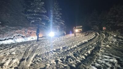 Bünyamin KARACAN/ KASTAMONU, (DHA)- KASTAMONU’da hava sıcaklığının düşmesiyle birlikte kar