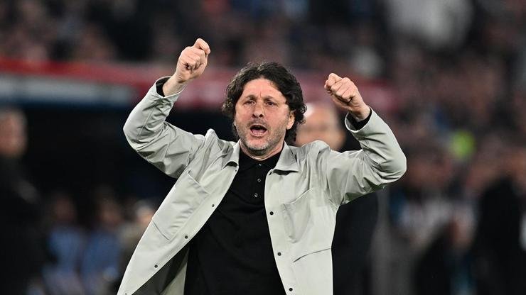 Kötü günleri geride bırakan Trabzonspor, Fatih Tekke ile şampiyonluk yarışına girdi Kaynak:AA Bordo-mavili takım, geçen sezon ligin 27. haftasındaki Atakaş Hatayspor