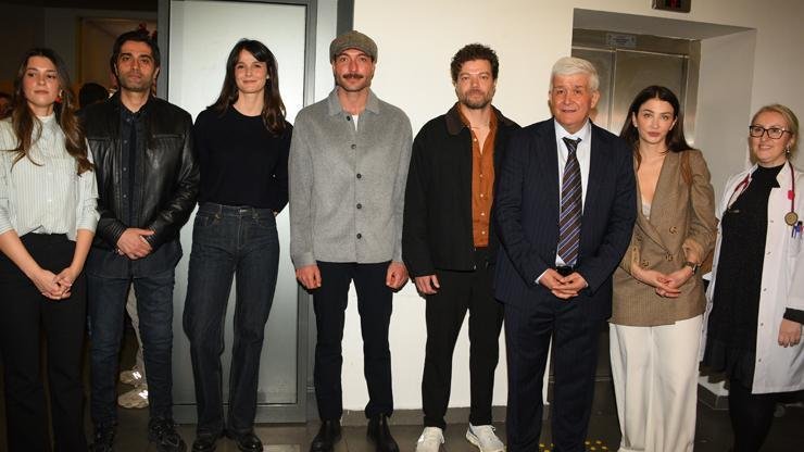 Geçtiğimiz günlerde dizinin oyuncuları, Cerrahpaşa Pediatri Şenliği kapsamında Cerrahpaşa Tıp