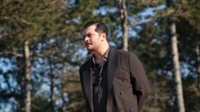 Başrollerini Çağatay Ulusoy ve Demet Özdemir’in paylaştığı dizinin bu akşam