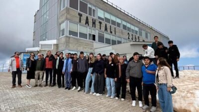 Levent YENİGÜN/KEMER, (DHA)- ANTALYA’da Kemer Belediyesi’nin düzenlediği etkinlikte lise öğrencilerini