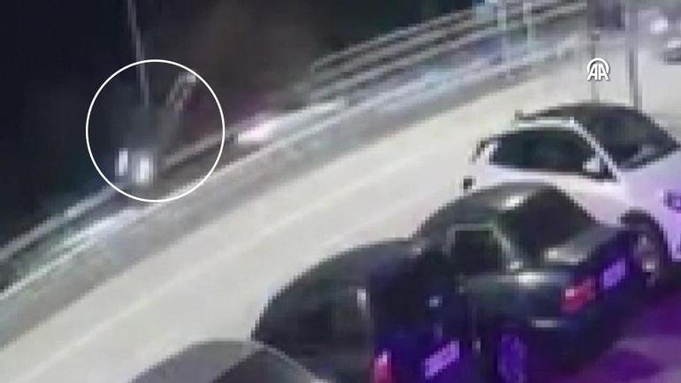 Kaynak:AA Trabzon’un Vakfıkebir ilçesinde akşam saatlerinde seyir halindeki bir otomobil