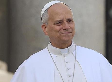 Papa 14. Leo, Afrika turu kapsamında Kamerun’dan Angola’ya giderken uçakta