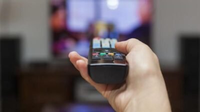 Kaynak:Cnnturk.com Cuma akşamı yayınlanan yapımlar arasında kıyasıya bir izlenme yarışı