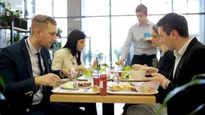 Kaynak:CNN TÜRK İŞVEREN 300 TL’YE KADAR OLAN ÜCRETTE PRİM ÖDEMEYECEK