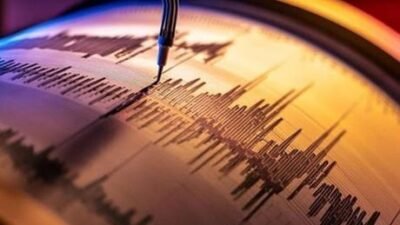 Akdeniz’de 4.9 büyüklüğünde bir sarsıntı gerçekleşti. AFAD, 22.49’da yaşanan depremin