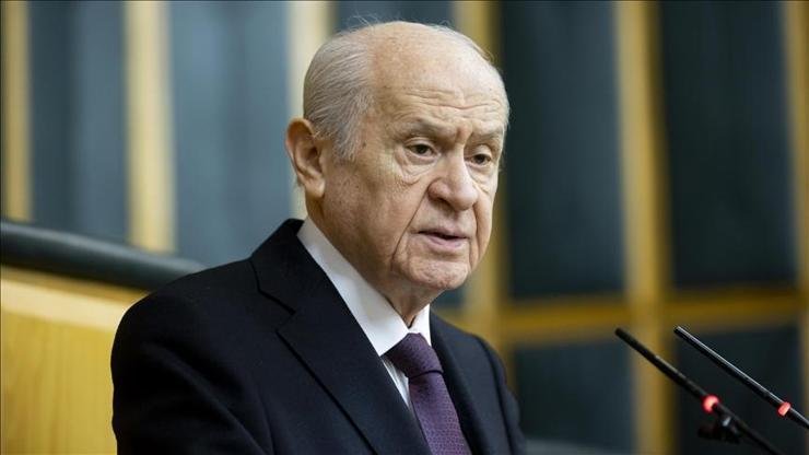 SON DAKİKA… Devlet Bahçeli: Geçici ateşkes kararını memnuniyetle karşılıyoruz Bahçeli’nin açıklaması şöyle; “Savaşın genişlemesini önlemeye dönük her diplomatik adım,