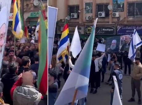 Kent merkezinde bir araya gelen göstericilerin, Süveyda’daki Dürzi topluluğun ruhani