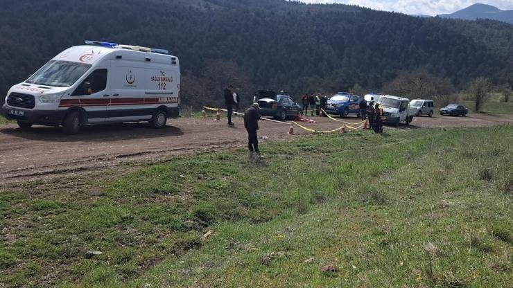 Tamir etmek istediği otomobilin altında kalarak öldü Kaynak: DHA Emet ilçesine bağlı Yaylayolu köyünde oturan Ali Yavuz,