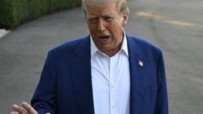 Başkan Trump, Las Vegas’a giderken Beyaz Saray çıkışında basın mensuplarının