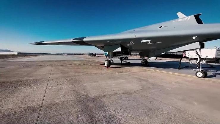 Kaynak:CNN TÜRK SAVAŞ UÇAĞI GİBİ GÖRÜNÜP DÜŞMAN SİSTEMİNİ KANDIRIYOR Türk