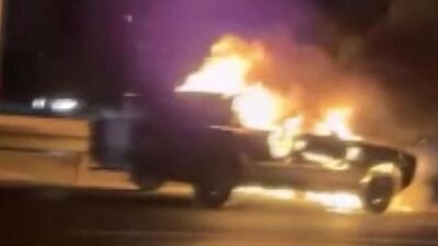 Yangın, saat 22.15 sıralarında TEM Otoyolu’nda seyir halindeki otomobilde çıktı.