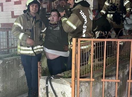 Yangın, saat 21.30 sıralarında Gümüşpala Mahallesi Atlı Sokak’taki 4 katlı