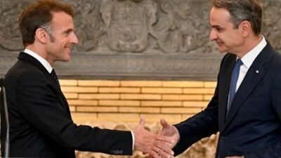Fransa Cumhurbaşkanı Emmanuel Macron, başkent Atina’ya yaptığı ziyaretin ikinci gününde