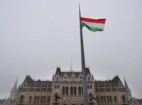 16 yıllık dönem bitmiÅŸti, ilk büyük hamle geldi! Meclisten tarihi karar Mecliste yapılan oturumda, Viktor Orban döneminde alınan UCM’den ayrılma kararının