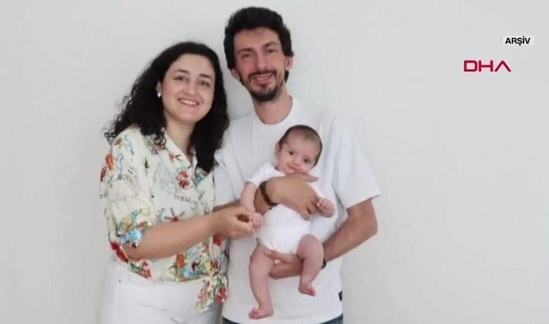 Kaynak:CNN TÜRK DURUŞMADA EŞİNİ VE OĞLUNU KAYBEDEN BABA DİNLENDİ Ankara’da