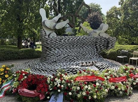 Törenlere, Untere Werner Caddesi üzerindeki evlerinde 33 yıl önce yaşanan
