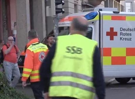 Polis, şehir merkezinde meydana gelen olayda, birden fazla yaralı olduğunu