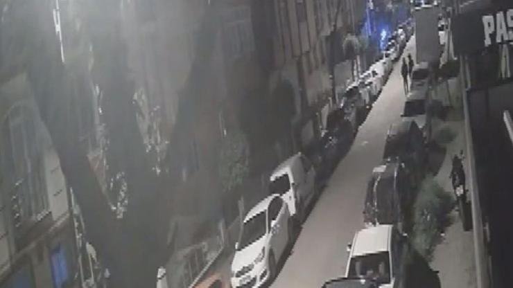 Avcılar’da motosiklet hırsızlığı kamerada İhsan DÖRTKARDEŞ / İSTANBUL, (DHA)- AVCILAR’da bir sokakta keşif yaptıktan