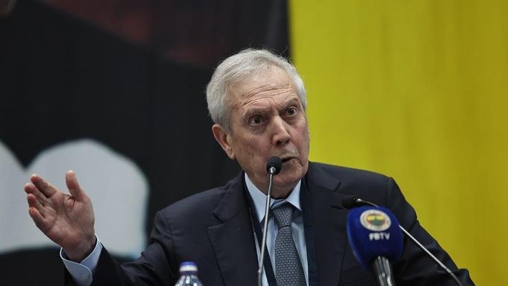 Kaynak:Cnnturk.com Fenerbahçe’de yeniden başkan adayı olan Aziz Yıldırım, Galatasaray’ın şampiyonluk