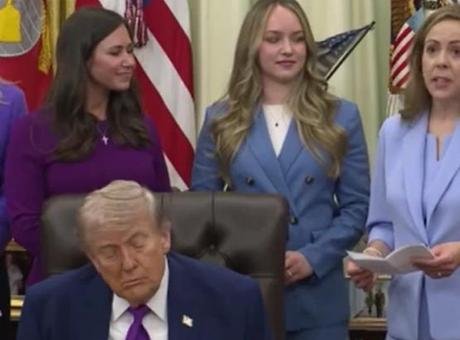 ABD Başkanı Donald Trump, Beyaz Saray’daki bir etkinlik sırasında kameralar