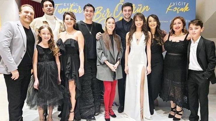 Bir Ömrün Sonbaharı filminin konusu nedir? Bir Ömrün Sonbaharı filminin oyuncuları kimler? Kaynak:Cnnturk.com Ömrün Sonbaharı filminin yönetmen koltuğunda Gizem Kızıl oturuyor. Filmin
