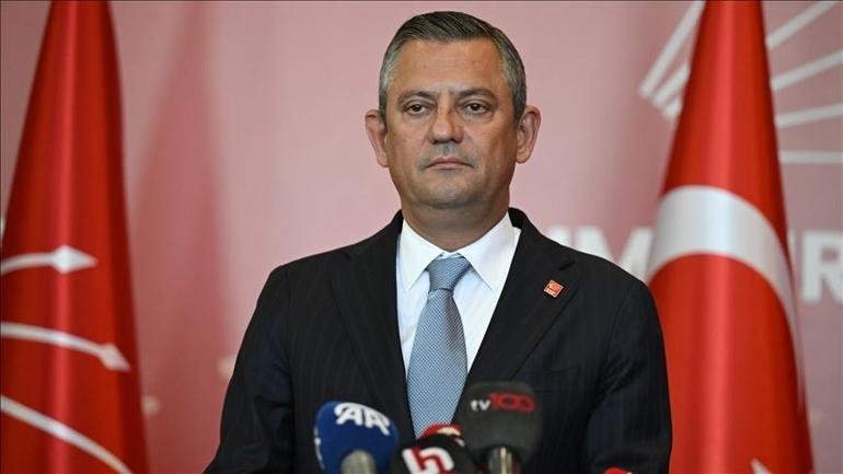 Özgür Özel, “Artık bir yanda ‘seçilmiş CHP’, diğer yanda ‘atanmış