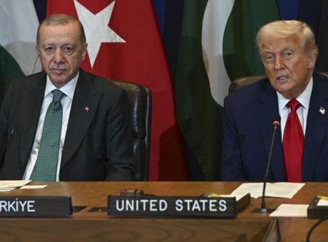 Cumhurbaşkanı Erdoğan’dan barış diplomasisi: Trump ve birçok liderle görüştü Cumhurbaşkanlığı İletişim Başkanlığının sosyal medya hesabından yapılan paylaşıma göre, görüşmede,