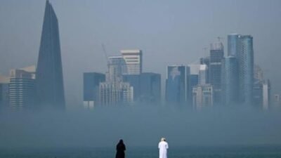 Katar’da, Basra Körfezi’ne uzanan çöl yarımadasında doğal gaz, ülkeyi inci