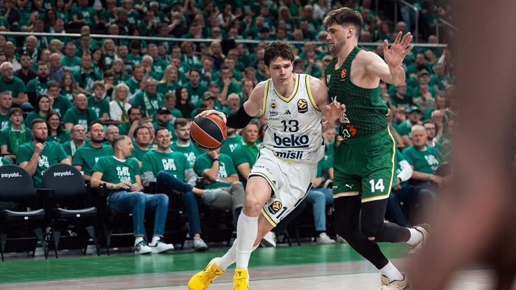 Maça hızlı başlayan sarı-lacivertliler, ilk çeyreği 25-12 önde kapattı ve