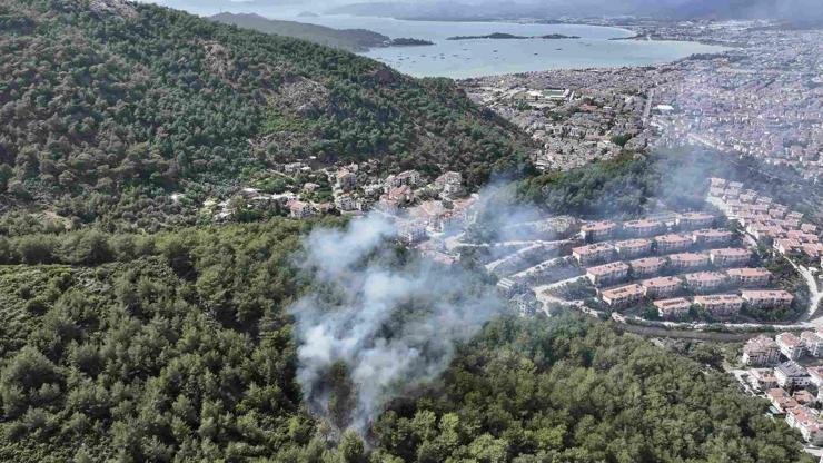 Kaynak:AA Muğla’nın Fethiye ilçesinde ormanlık alanda çıkan yangına havadan ve